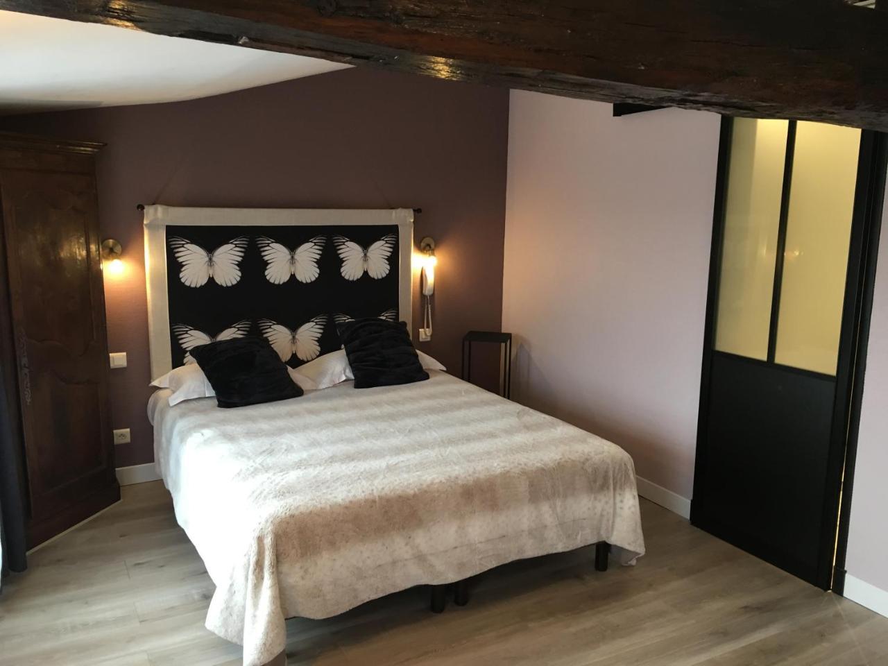 Logis Hotel Le Moulin De Chalons Le Gua  Exterior photo