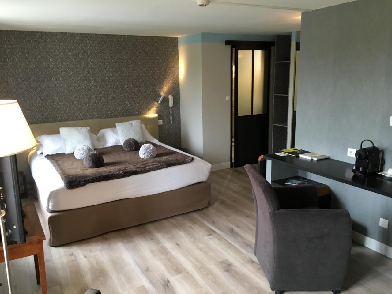 Logis Hotel Le Moulin De Chalons Le Gua  Exterior photo